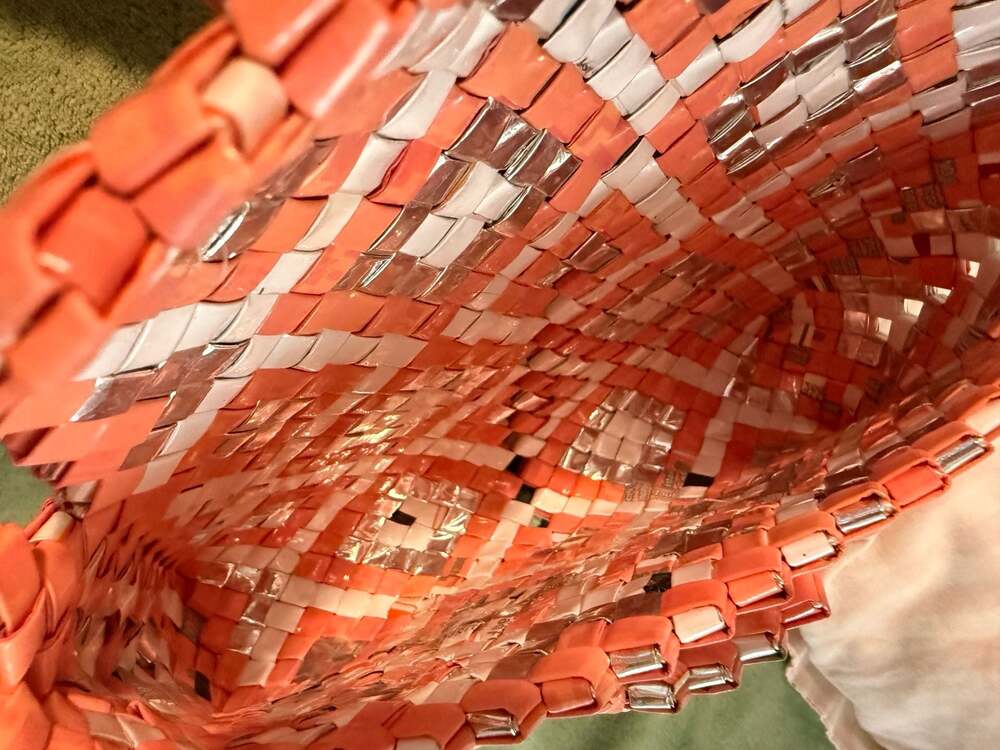 Y2K Candy Wrapper Style Woven Shoulder Bag Coral Pink Silver Mini Purse - Picture 3 of 3